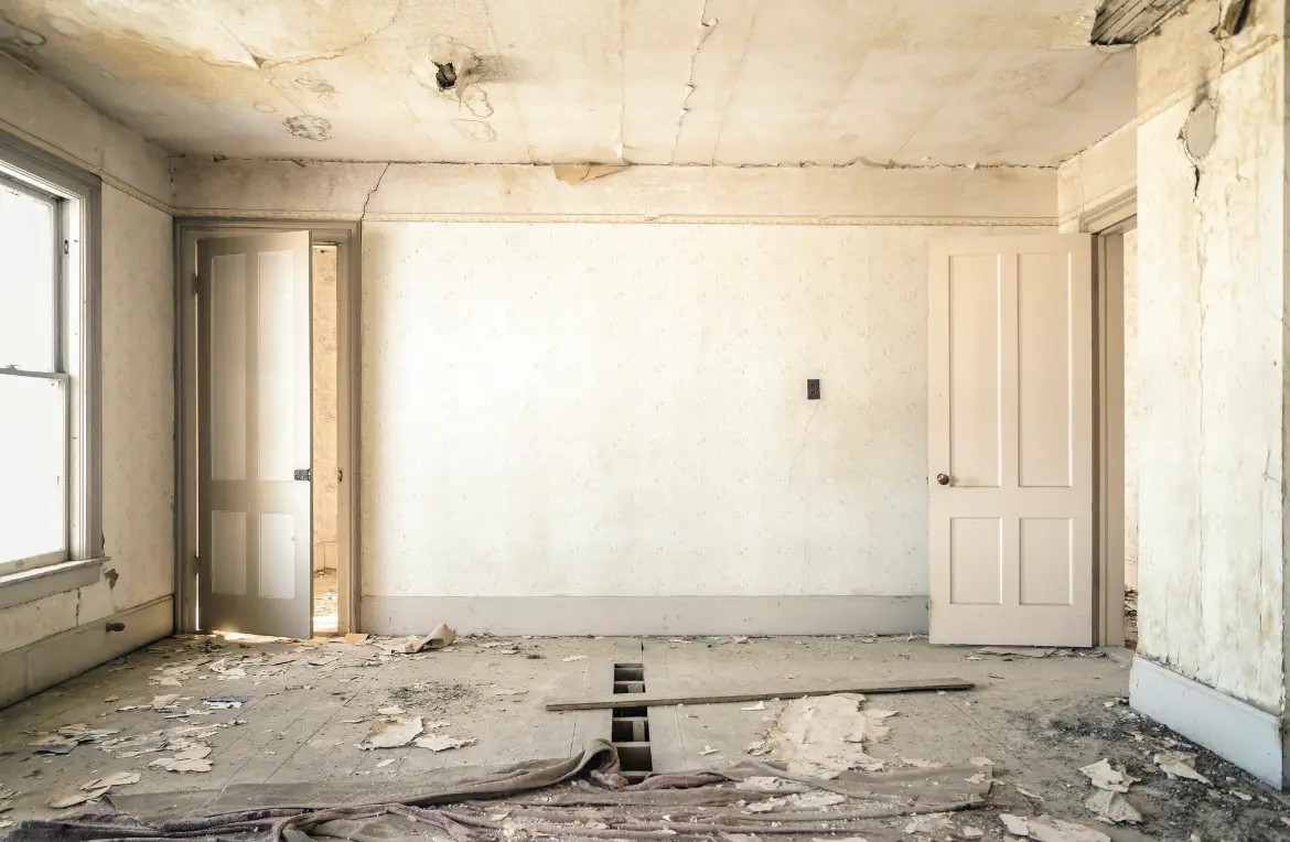 Waste disposal crew managing a cleanout project in Fort Hunt